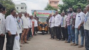 ధర్నాలో పాల్గొన్న మాజీ ఎమ్మోల్య్ సూర్యనారయణరెడ్డి మరీయు వైసిపి శ్రేణులు