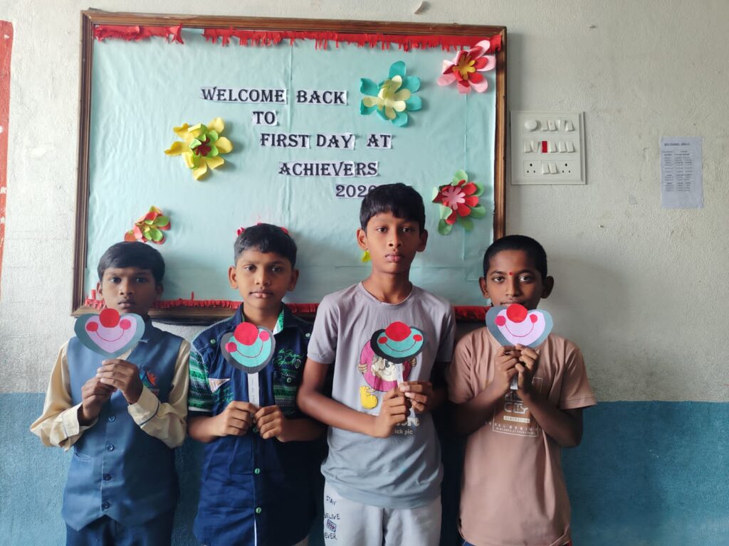 అచీవర్స్ పాఠశాలలో కోలాహలంగా పునః ప్రారంభ కార్యక్రమం