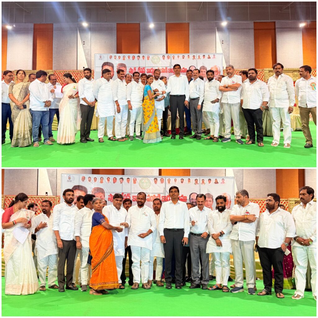 *స్మార్ట్ రేషన్ కార్డుల పంపిణీ కార్యక్రమంలో డీసీసీ అధ్యక్షులు తోటకూర వజ్రేష్ యాదవ్*