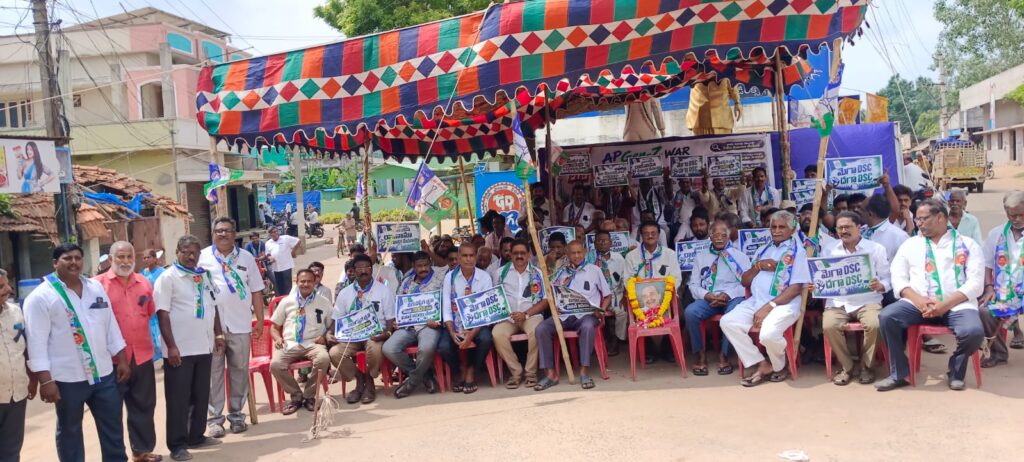 నిరుద్యోగులకు న్యాయం చేయాలి.. బిక్కవోలులో వైఎస్సార్‌సీపీ రీలే నిరాహార దీక్ష