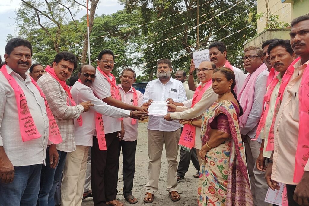 ఆడబిడ్డల భవిష్యత్తుతో ఆడుకుంటున్న కాంగ్రెస్ ప్రభుత్వం-మాజీ ఎమ్మెల్యే మెచ్చా
