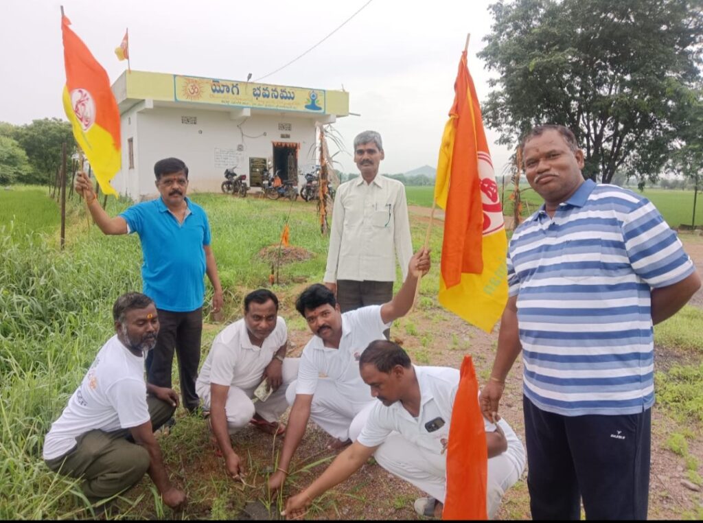 ఆచార్య బాలకృష్ణ జన్మదినం సందర్భంగా ఘనంగా నిర్వహించిన ఔషధ మొక్కల దినోత్సవం…